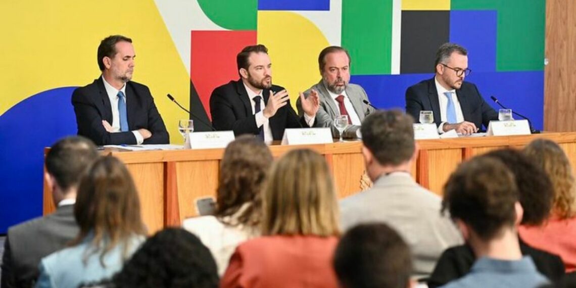 Governo lança pacote com subsídios ao diesel, apoio ao GLP e crédito à aviação para conter alta dos combustíveis causada pela guerra no Irã.