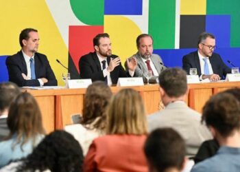 Governo lança pacote com subsídios ao diesel, apoio ao GLP e crédito à aviação para conter alta dos combustíveis causada pela guerra no Irã.