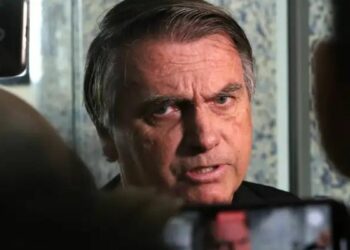 STM determina envio de documentos militares de Jair Bolsonaro para análise em processo que pode resultar na perda de sua patente.