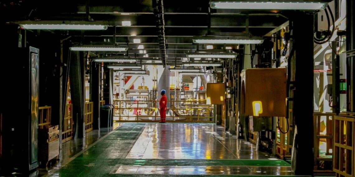 Produção de petróleo e gás no Brasil atinge recorde em fevereiro de 2026, com destaque para o pré-sal e crescimento expressivo do gás natural.