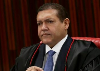 TSE define posse de Nunes Marques como presidente em 12 de maio. Ministro substituirá Cármen Lúcia após dois anos de gestão.