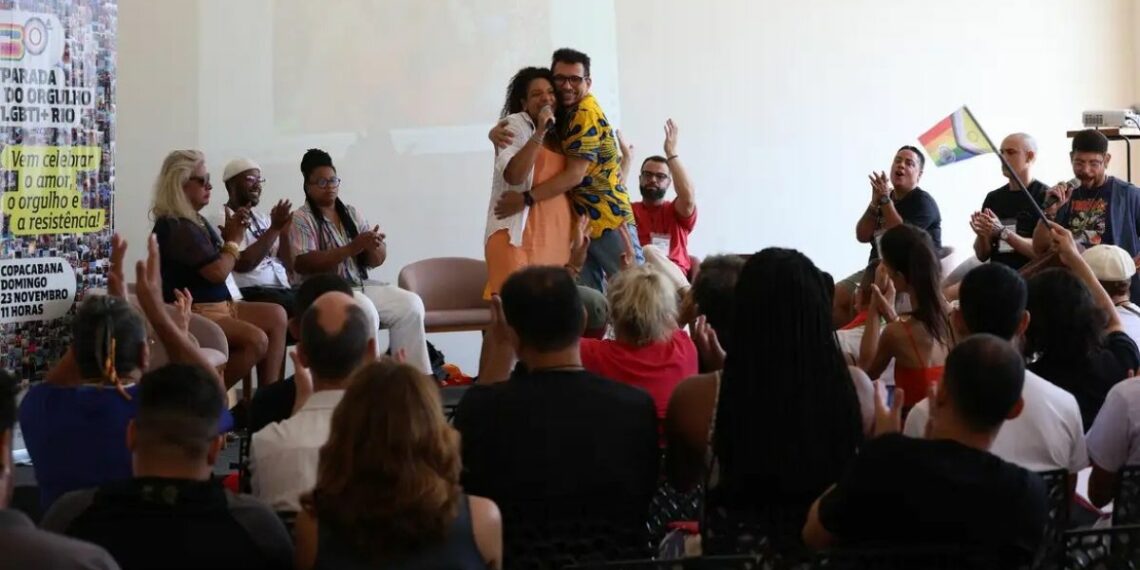 Evento no Rio reúne organizadores de Paradas LGBT+ para discutir desafios, logística e fortalecer a luta por direitos em diferentes municípios.