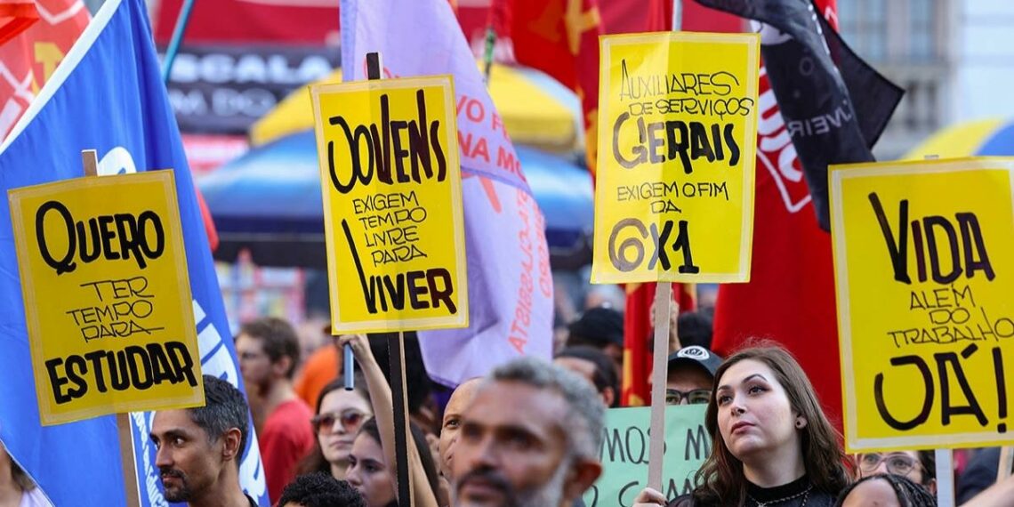 Dia do Trabalhador destaca desafios atuais das relações trabalhistas no Brasil, incluindo informalidade, escala 6x1, reforma da CLT e regulamentação do trabalho por aplicativo.
