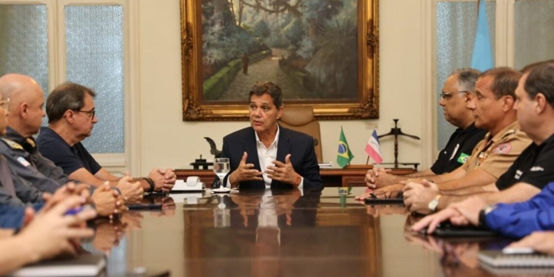 Governador Ricardo Ferraço inicia gestão com foco em segurança, saúde e educação no Espírito Santo, com reuniões estratégicas e definição de metas prioritárias.