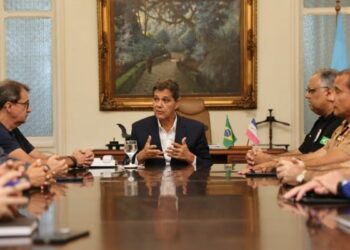 Governador Ricardo Ferraço inicia gestão com foco em segurança, saúde e educação no Espírito Santo, com reuniões estratégicas e definição de metas prioritárias.