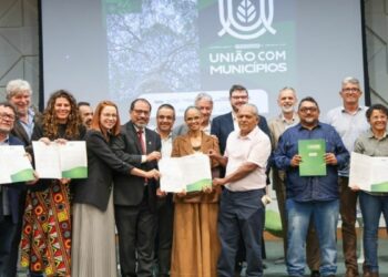 Programa na Amazônia beneficiará 7,3 mil famílias com regularização fundiária e assistência técnica. Investimento inicial é de R$ 131,9 milhões com recursos do Fundo Amazônia