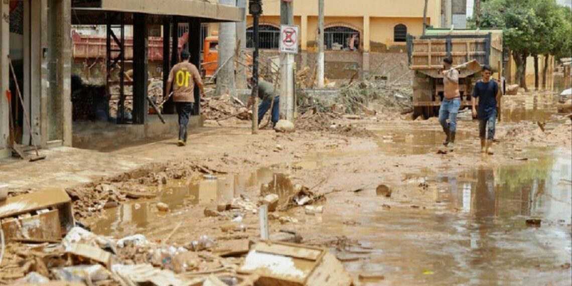 Governo federal paga segunda parcela do Auxílio Reconstrução para famílias de Ubá e Juiz de Fora. Valor de R$ 7,3 mil é destinado a vítimas de desastres.