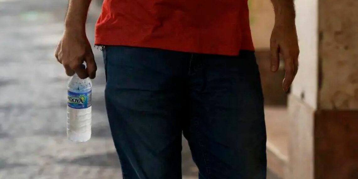 Inmet emite alerta vermelho para onda de calor no Sul e Centro-Oeste, com risco à saúde e previsão de temporais no Rio Grande do Sul.