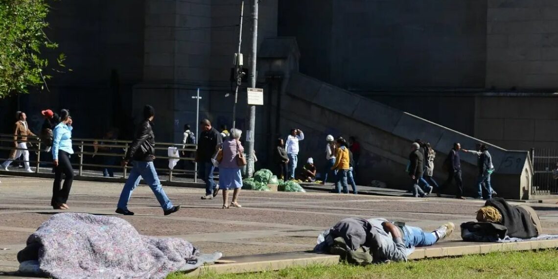  Governo federal lança novas unidades do Cidadania PopRua em São Paulo e IBGE confirma primeiro censo nacional da população em situação de rua, previsto para 2028.