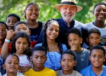 Lula e Alckmin publicam mensagens de Páscoa destacando união, renovação e esperança para as famílias brasileiras. Confira as declarações.