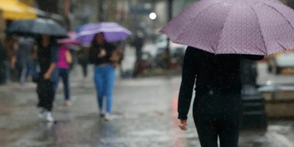 Temporais no interior de São Paulo afetam mais de 700 famílias em Ibiúna e Piedade. Defesa Civil prevê tempo firme e alerta para baixa umidade nos próximos dias.