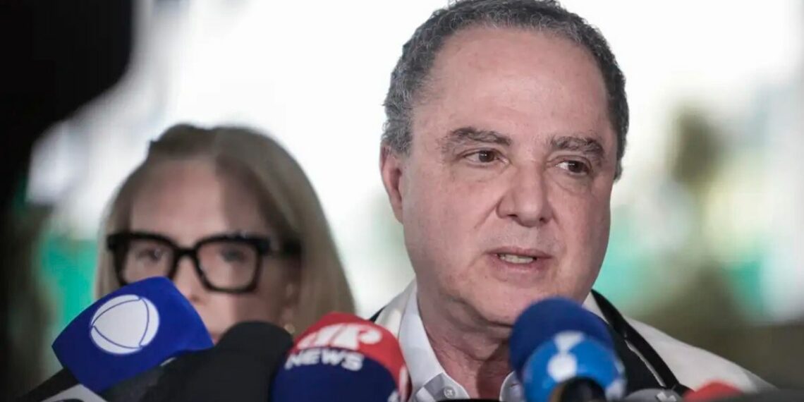 O presidente Lula passou por cirurgia para retirada de lesão no couro cabeludo em São Paulo. Procedimento foi simples e não afeta agenda oficial.