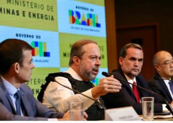 Governo federal anuncia três decretos para conter a alta dos combustíveis, com subsídios ao diesel e ao GLP e maior fiscalização das distribuidoras para evitar aumentos abusivos.