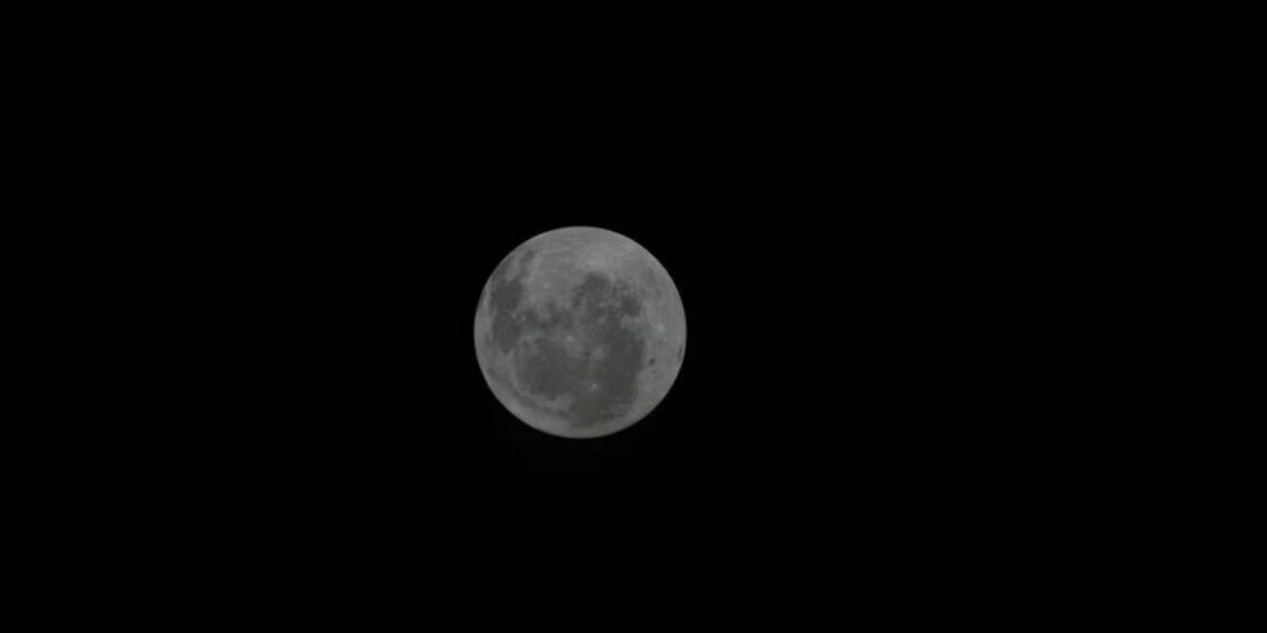 Nasa divulga imagem inédita da Lua feita por astronautas da missão Artemis 2, destacando avanço histórico na exploração espacial.