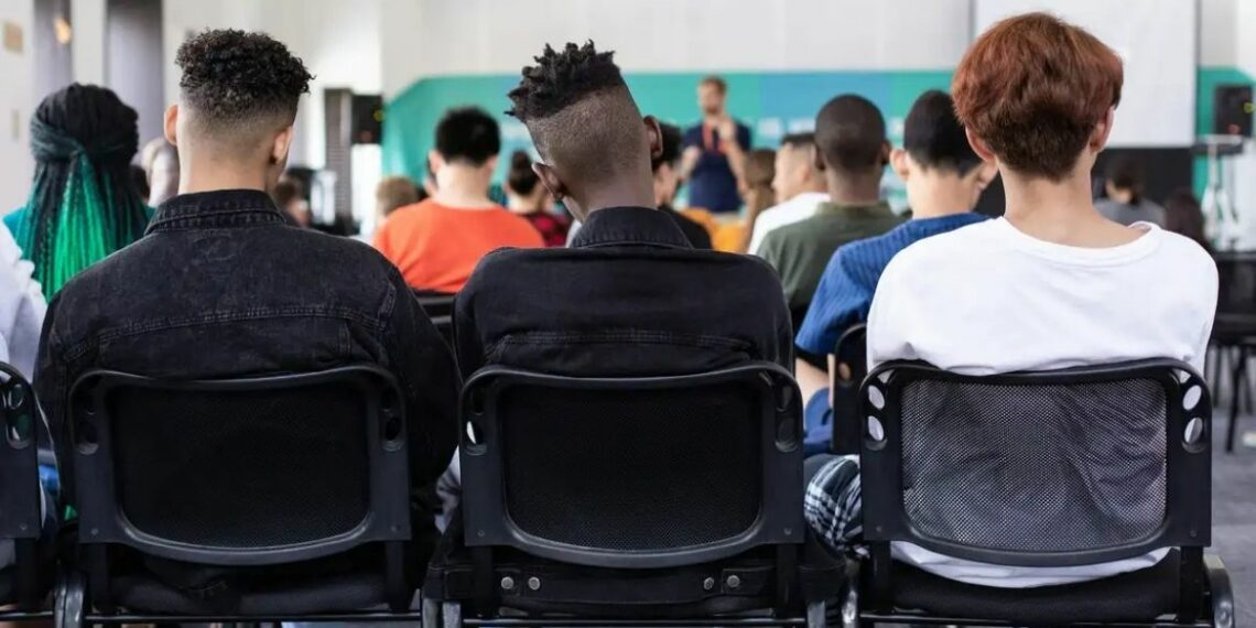 Censo da Educação Superior 2024 aponta que estudantes cotistas apresentam maior taxa de conclusão nas universidades federais. Dados reforçam a eficácia das políticas de inclusão no ensino superior brasileiro.