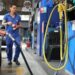 Mais de 5 mil postos são fiscalizados no Brasil contra aumento abusivo de combustíveis; multas podem chegar a R$ 500 milhões.