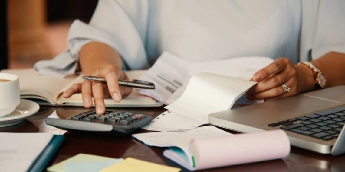 AGU amplia prazo para negociação de dívidas com descontos de até 50% e parcelamento em até 60 meses para pessoas físicas e pequenas empresas.
