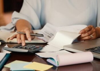 AGU amplia prazo para negociação de dívidas com descontos de até 50% e parcelamento em até 60 meses para pessoas físicas e pequenas empresas.