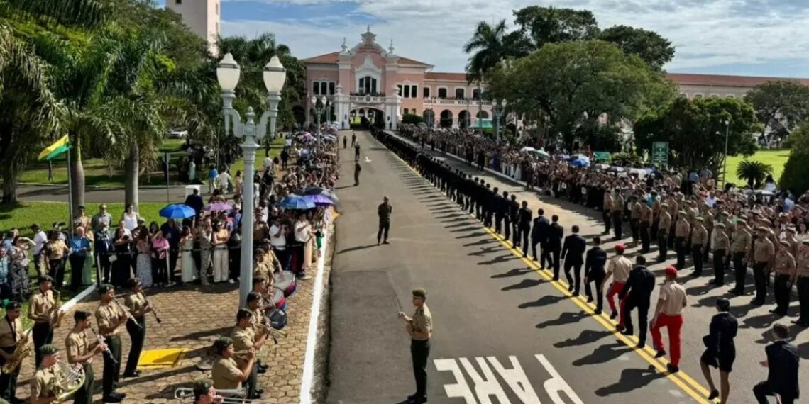 MPF recomenda ao Exército ampliar vagas para mulheres na EsPCEx após identificar possível desigualdade de gênero em concursos recentes.