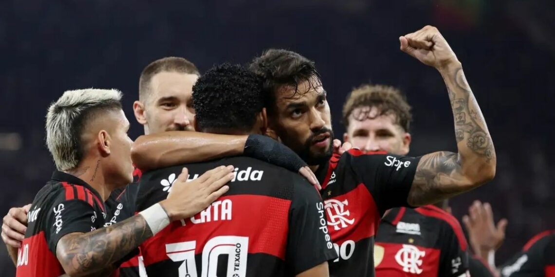 Flamengo vence o Santos de virada por 3 a 1 no Maracanã, chega a 17 pontos e encosta no G4 do Brasileirão. Confira os destaques da rodada.