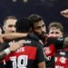 Flamengo vence o Santos de virada por 3 a 1 no Maracanã, chega a 17 pontos e encosta no G4 do Brasileirão. Confira os destaques da rodada.