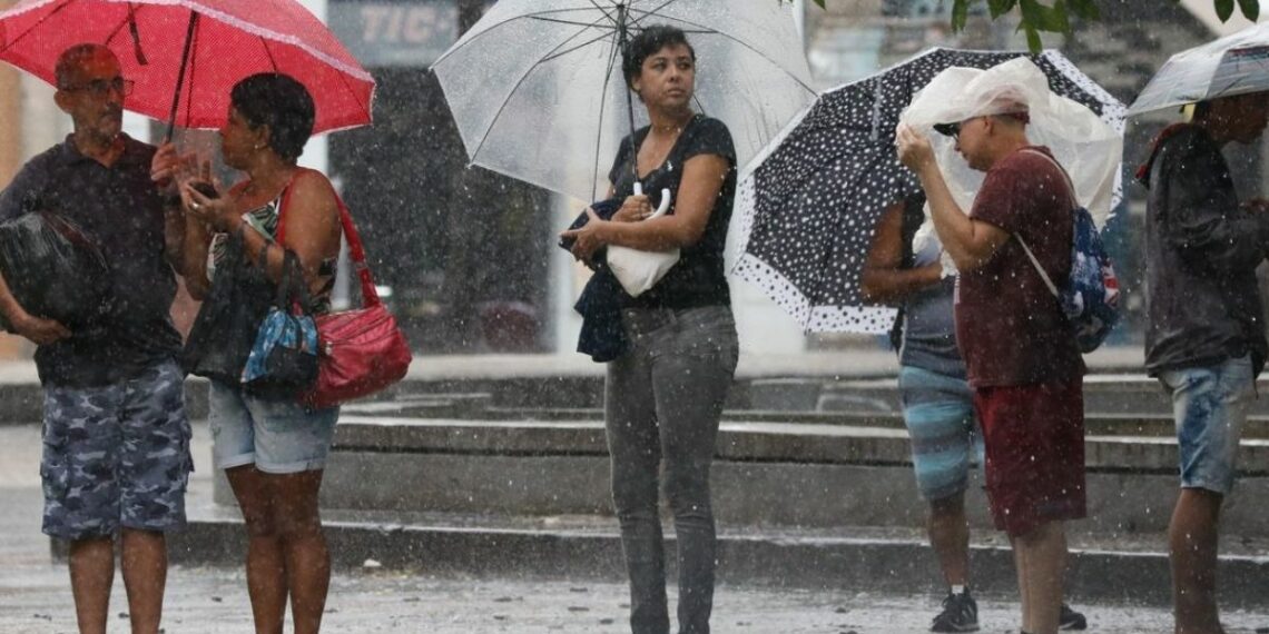 Inmet alerta para chuvas intensas e temporais em várias regiões do Brasil, com risco de alagamentos, ventos fortes e queda de energia.