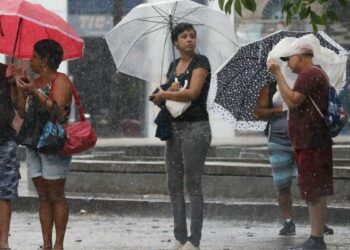 Inmet alerta para chuvas intensas e temporais em várias regiões do Brasil, com risco de alagamentos, ventos fortes e queda de energia.