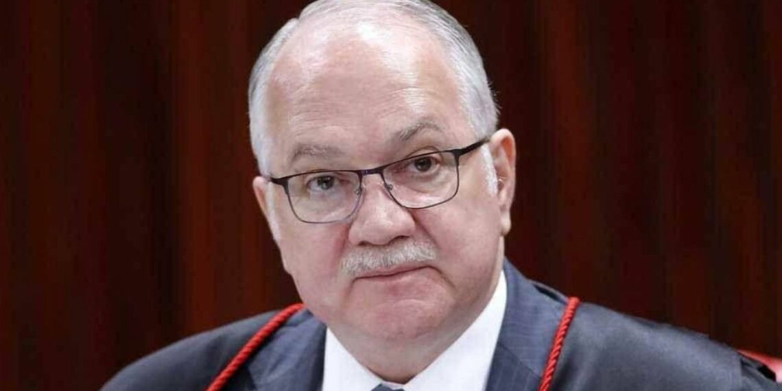 Edson Fachin rebate relatório dos EUA sobre suposta censura do STF e defende limites legais à liberdade de expressão.