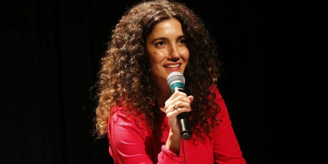 Roteirista e gestora cultural liderou a reconstrução da TV Brasil e agora passa a comandar a Empresa Brasil de Comunicação.