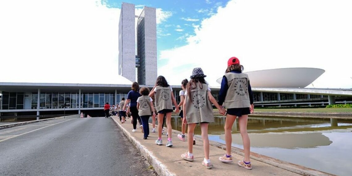 Congresso Nacional oferece programação especial com visitas ampliadas, teatro e realidade virtual no aniversário de Brasília.