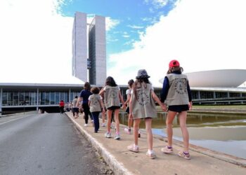 Congresso Nacional oferece programação especial com visitas ampliadas, teatro e realidade virtual no aniversário de Brasília.