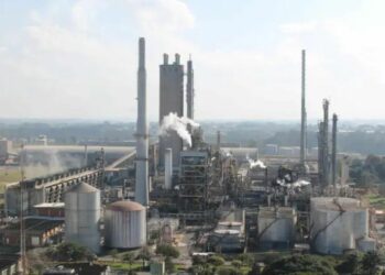 Petrobras aprova retomada das obras da Unidade de Fertilizantes Nitrogenados III, em Três Lagoas (MS), com investimento de cerca de US$ 1 bilhão e previsão de operação em 2029.