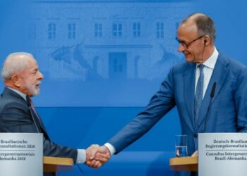 Brasil e Alemanha assinam acordo para cooperação em minerais críticos, inovação tecnológica e transição energética durante visita oficial de Lula.
