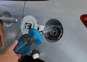Projeto enviado ao Congresso prevê redução temporária de impostos sobre combustíveis usando receitas extras do petróleo, com foco em conter impactos da guerra.