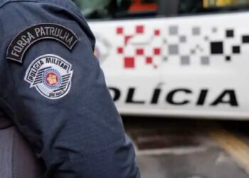 Policial militar é suspensa pela Justiça após morte de Thawanna Salmázio em São Paulo; decisão impõe restrições e aponta indícios de uso desproporcional da força.