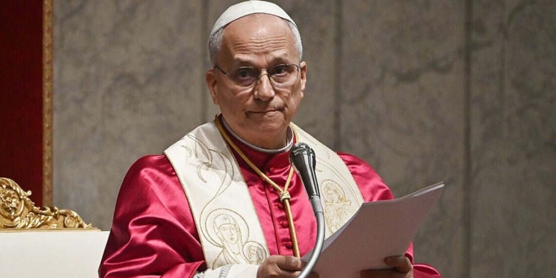 Papa Leão XIV faz forte apelo pela paz e critica defensores da guerra em meio às negociações entre Estados Unidos e Irã, destacando a necessidade de diálogo e mediação.