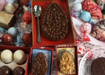 Páscoa no Brasil combina tradição religiosa, consumo de chocolates e oportunidades de renda para milhões de brasileiros.