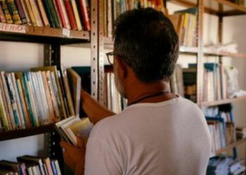 Fundação Biblioteca Nacional doará 100 mil livros para bibliotecas de presídios em parceria com o CNJ, incentivando a leitura e a ressocialização de pessoas privadas de liberdade.