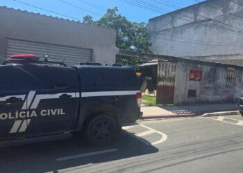 Polícia Civil do ES flagra furto de energia em distribuidora na Serra; responsável foi autuado e liberado após pagamento de fiança.