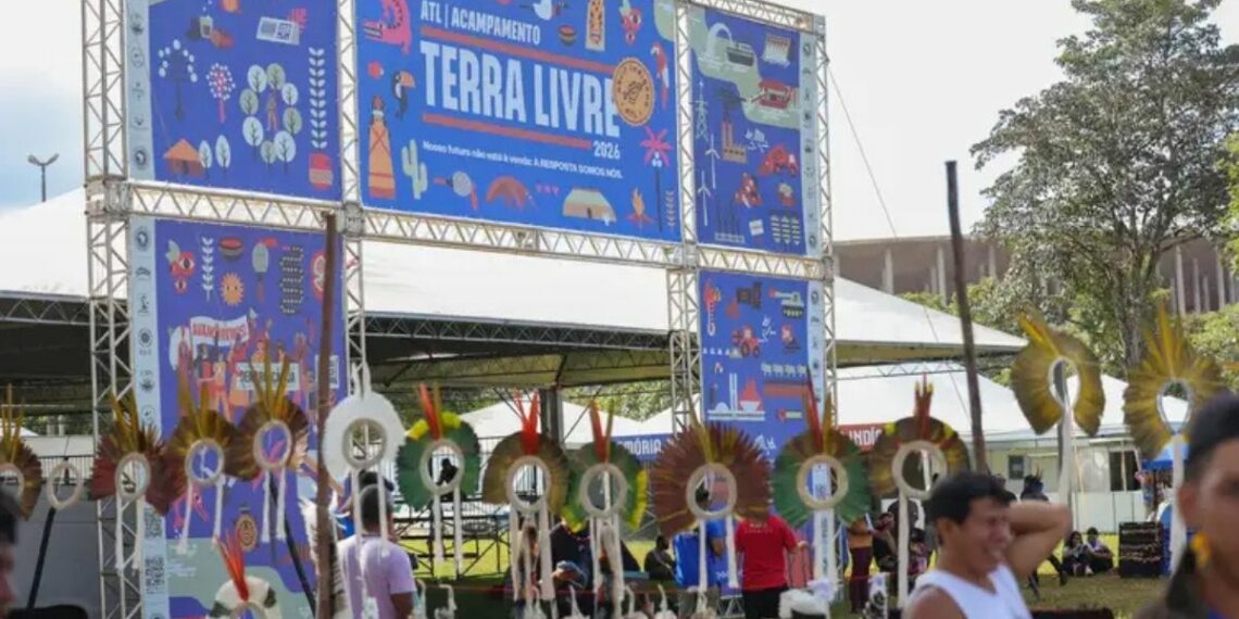Maior mobilização indígena do país reúne milhares de participantes até sábado (11) com debates sobre território, política, clima e direitos sociais.