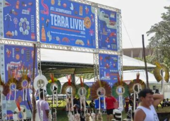 Maior mobilização indígena do país reúne milhares de participantes até sábado (11) com debates sobre território, política, clima e direitos sociais.