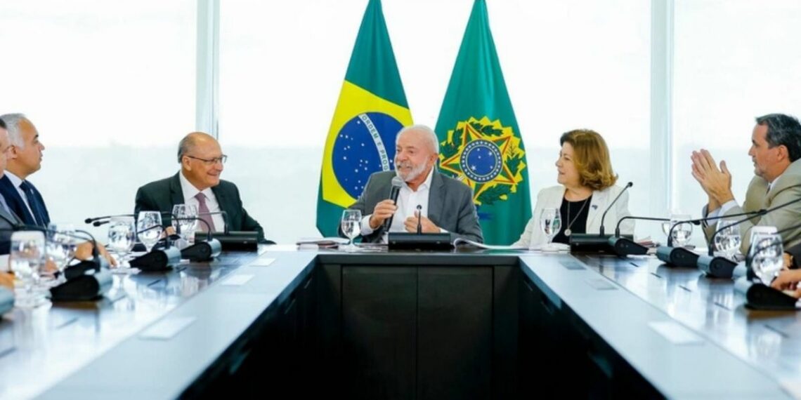 Governo federal anuncia R$ 20 bilhões adicionais para o Minha Casa, Minha Vida e amplia meta para 3 milhões de moradias até 2026, com mudanças nas faixas de renda e no valor dos imóveis.