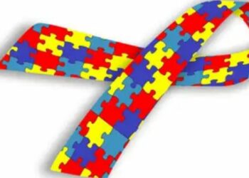 Pesquisa revela que mulheres são maioria no cuidado de pessoas com autismo no Brasil e destaca importância do diagnóstico precoce.