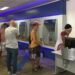 Confira o funcionamento de INSS, bancos, Correios, saúde e segurança no feriado de 1º de maio. Serviços essenciais operam normalmente.