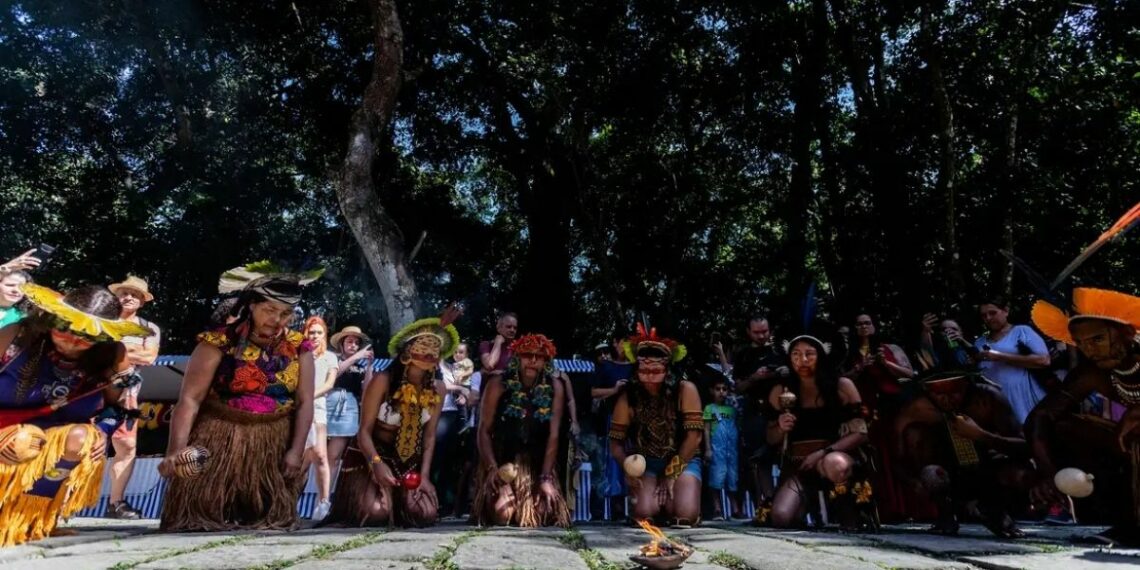Feira indígena no Parque Lage celebra o Dia dos Povos Originários com programação cultural, oficinas e rituais gratuitos neste sábado (18), no Rio.