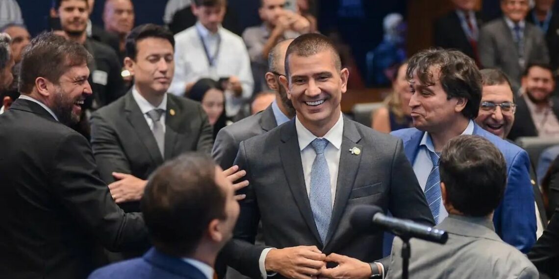 PDT entra com ação no STF para anular eleição da presidência da Alerj e pede nova votação com voto secreto após vitória de Douglas Ruas.