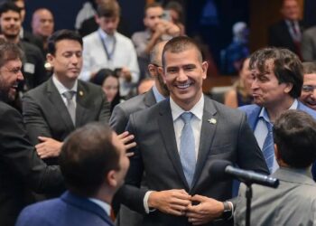 PDT entra com ação no STF para anular eleição da presidência da Alerj e pede nova votação com voto secreto após vitória de Douglas Ruas.