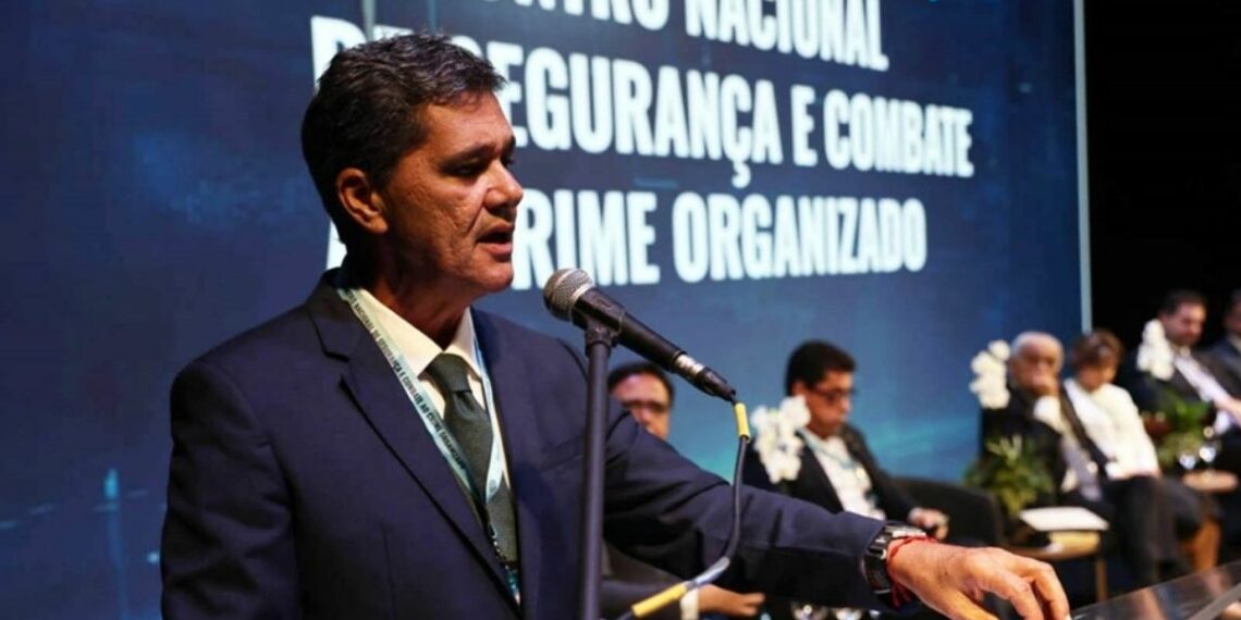 Ricardo Ferraço defende classificar ações de facções como terrorismo em evento em Vitória e cobra medidas mais rígidas contra o crime organizado.