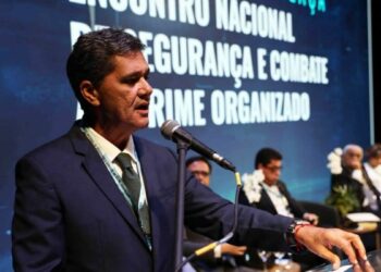 Ricardo Ferraço defende classificar ações de facções como terrorismo em evento em Vitória e cobra medidas mais rígidas contra o crime organizado.