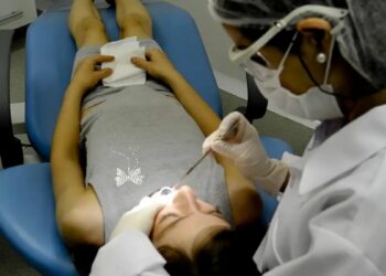 Megatriagem odontológica seleciona jovens de 11 a 17 anos para tratamento dentário gratuito até os 18 anos em diversas cidades do Brasil.